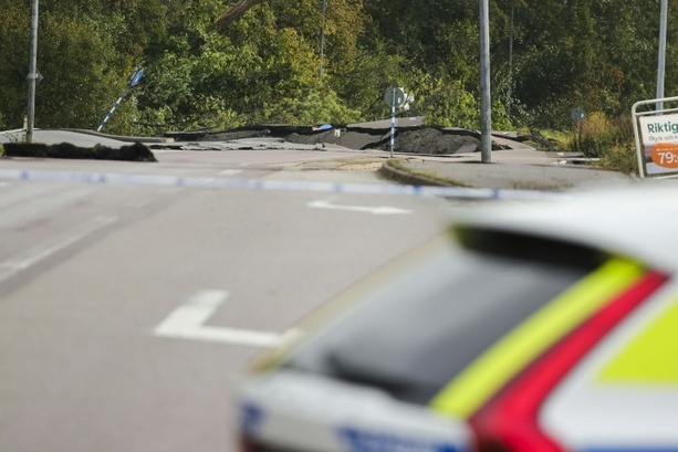 Bild vergrößern: Fahrlässigkeit Ursache für Wegbruch von hundert Metern Straße in Schweden