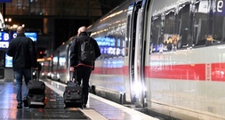 Züge stoßen in Bahnhof in Rheinland-Pfalz zusammen - Lokführerin erleidet Schock