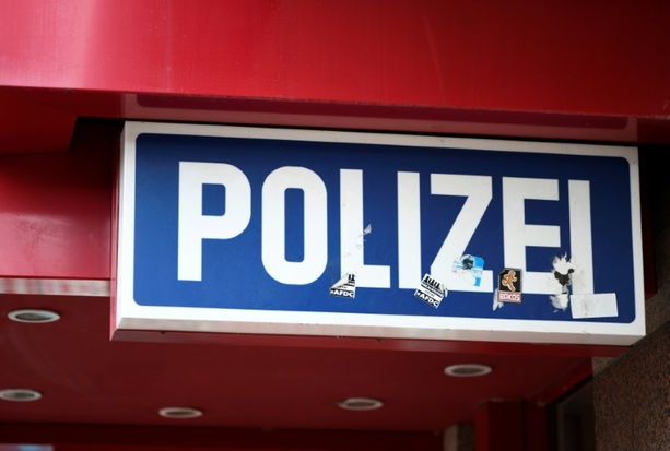 Bild vergrößern: Leblos in Sammelzelle gefunden: 32-Jähriger stirbt in Hamburg in Polizeigewahrsam