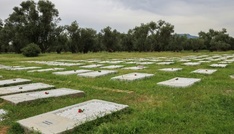 Friedhof auf Lesbos im Mittelmeer ertrunkenen Flüchtlingen gewidmet