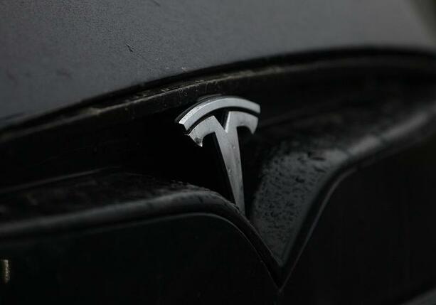 Bild vergrößern: Tesla-Management will nächste Woche über Stellenabbau informieren