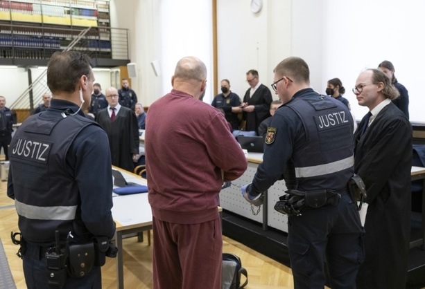 Bild vergrößern: Reichsbürgerpläne für Lauterbach-Entführung: Weiterer Prozess in Koblenz begonnen