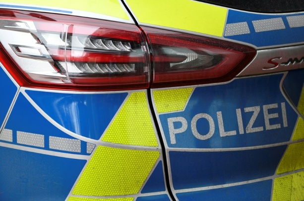 Bild vergrößern: 39-jähriger Rollerfahrer stirbt in Hessen bei Zusammenstoß mit Streifenwagen