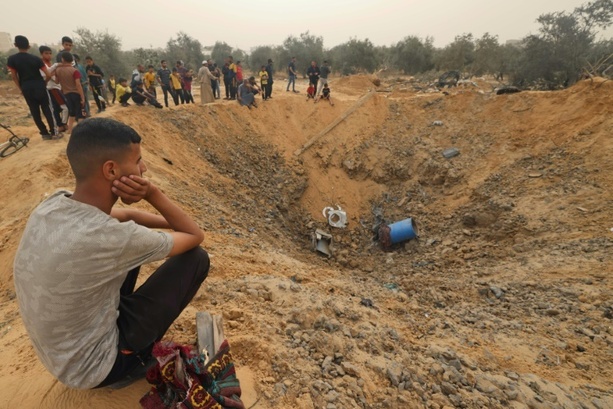 Bild vergrößern: Israel setzt Bombardierungen des Gazastreifens inmitten von Krise mit Iran fort