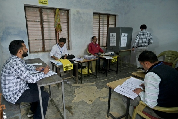 Bild vergrößern: Wahl in Indien hat begonnen - Hindu-Nationalist Modi klarer Favorit