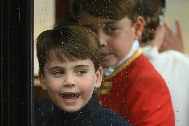 Bild vergrößern: Nach Skandal um bearbeitetes Foto: Kate macht Geburtstagsfoto von Sohn Louis