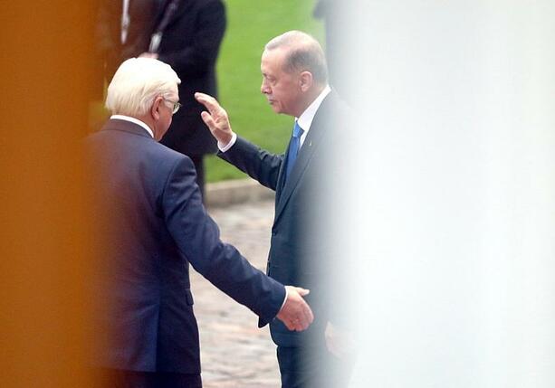 Bild vergrößern: Özoguz: Steinmeier sollte bei Erdogan Geisel-Befreiung ansprechen