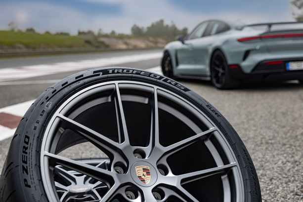 Bildergalerie: Porsche Taycan Turbo GT steht auf Pirelli Reifen