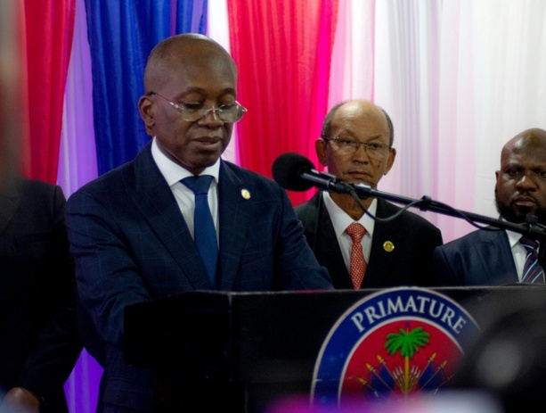 Bild vergrößern: Übergangsrat in Haiti vereidigt