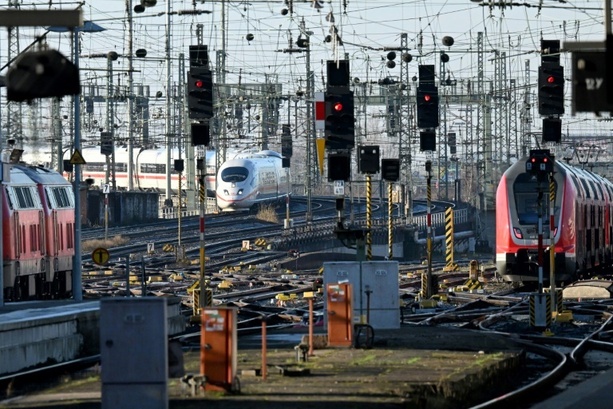 Bild vergrößern: Kabeldiebe legen Bahnverkehr in Nordrhein-Westfalen teilweise lahm