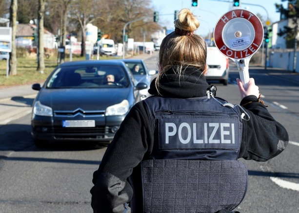 Bild vergrößern: 40-Jähriger soll in niedersächsischem Göttingen hundert Autos zerkratzt haben