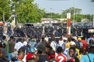 Polizei im Benin stoppt Demonstration mit Trnengas - Festnahmen