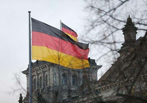 Bild vergrößern: Göring-Eckardt will Bundestag vor Extremisten schützen