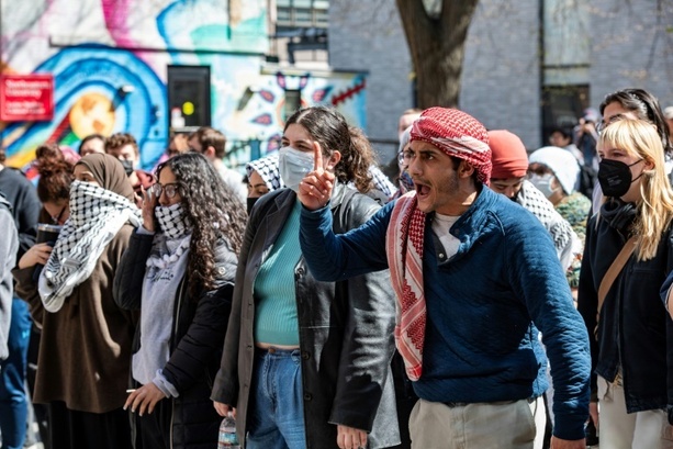 Bild vergrößern: 200 Festnahmen bei Räumung pro-palästinensischer Protestcamps an US-Universitäten