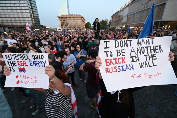 Bild vergrößern: Neuer Massenprotest in Georgien gegen Gesetz zur ausländischen Einflussnahme