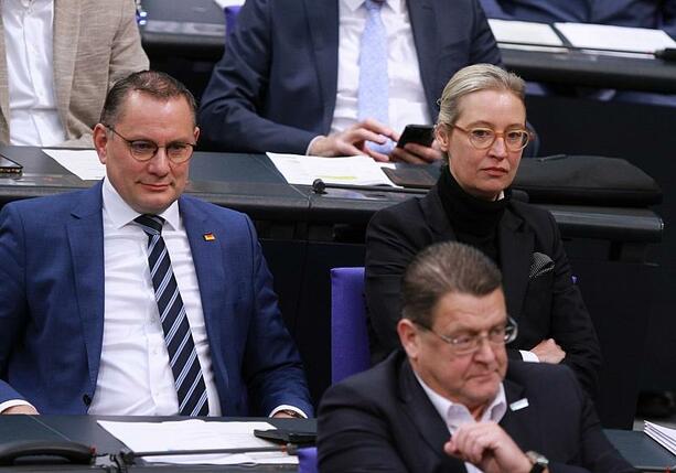 Bild vergrößern: Forsa: Mehrheit der Deutschen hält AfD-Politiker für unseriös