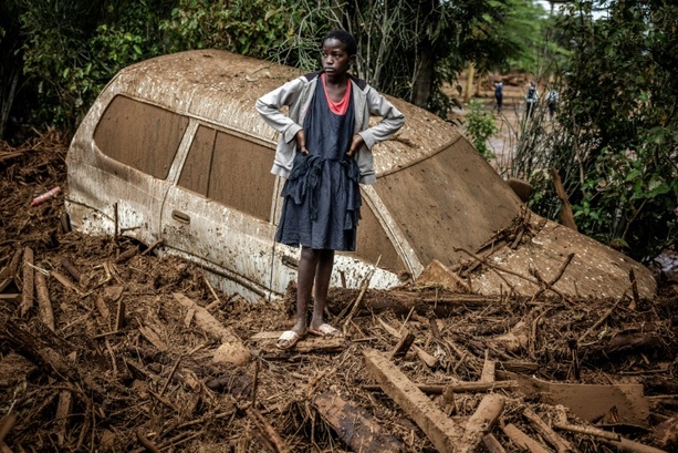Bild vergrößern: Dutzende Todesopfer bei Dammbruch nach heftigen Regenfällen in Kenia