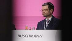 Sicherheitsbehörden entsetzt über Buschmann-Warnung an Spione