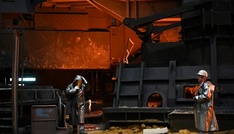 Stahlarbeiter protestieren gegen Thyssen-Führung - Politik mischt sich ein