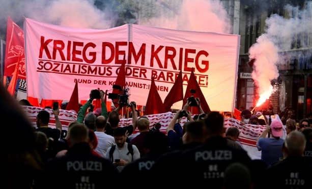 Bild vergrößern: Berliner Polizeipräsidentin Slowik erfreut über weitgehend friedlichen 1. Mai
