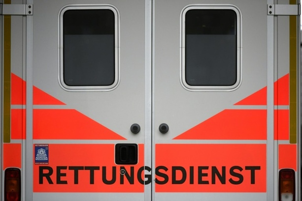 Bild vergrößern: Mann wird bei Bahnunfall in Hessen von Zug erfasst und stirbt