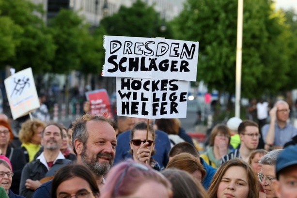 Bild vergrößern: Nach Attacke auf SPD-Politiker: Sachsens Ministerpräsident will härtere Strafen