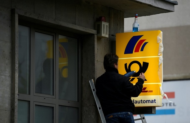 Bild vergrößern: Kriminelle sollen Postbankfilialen betrieben haben: Großrazzia in Region Hannover