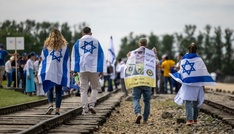 Auschwitz: Hamas-Opfer und Holocaust-Überlebende gehen 