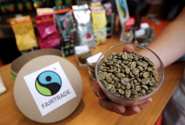 Bild vergrößern: Neuer Umsatzrekord bei Fairtrade-Produkten - Absatz geht zurück