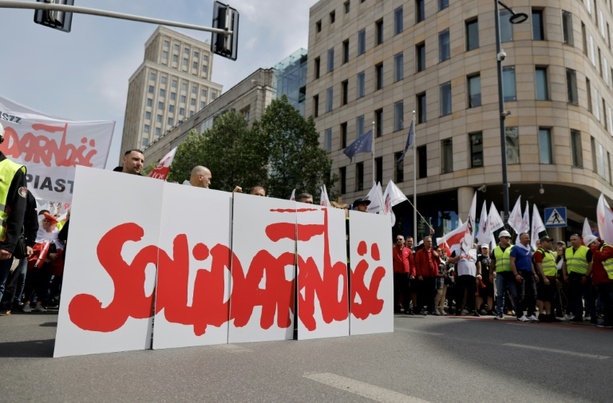 Bild vergrößern: Tausende polnische Landwirte protestieren in Warschau gegen EU-Umweltpolitik