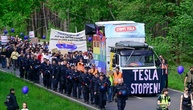 Mehr als tausend Teilnehmer bei Protesten gegen Tesla in Brandenburg