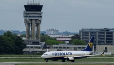 Billig-Airline Ryanair dank höherer Ticketpreise mit Gewinnanstieg um 20 Prozent