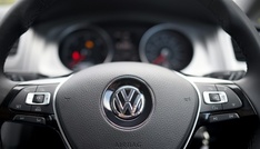 Mann hilft 85-Jähriger in Nordrhein-Westfalen bei Ausparken und stiehlt Geldbörse