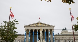 Österreich beschließt Kopftuchverbot für unter 14-Jährige an Schulen