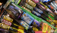 Diebe plündern in mehreren Fällen Container mit Böllern - tausende Euro Schaden