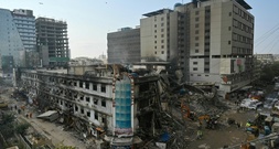 Pakistan: Zahl der Todesopfer bei Brand in Einkaufszentrum steigt auf 67