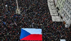 Zehntausende Tschechen demonstrieren für pro-westlichen Staatschef Pavel