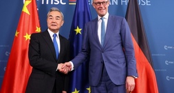Chinas Außenminister zu Merz: Beziehungen zwischen Peking und Berlin auf