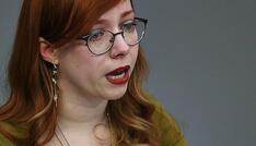 Linken-Abgeordnete bricht bei Rede über Missbrauch in Tränen aus