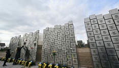 Vier Jahre nach Massaker in Butscha: EU-Außenminister zu Gedenken in Ukraine