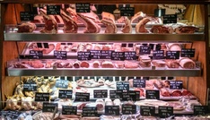 Deutsche essen wieder mehr Fleisch - vor allem Geflügel