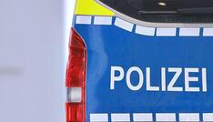 Kleinflugzeug stürzt in Niedersachsen in Wohnhaus