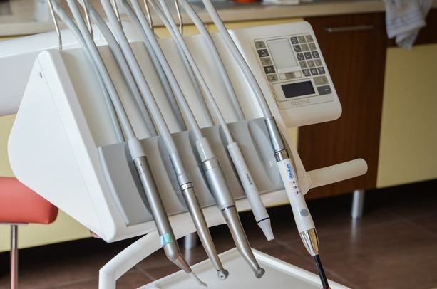 Bild vergrößern: Factoring in der Zahnmedizin  welche Vorteile hat es?
