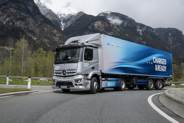 Bildergalerie: Alternative Antriebe für Lkw  - Daimler macht Dampf