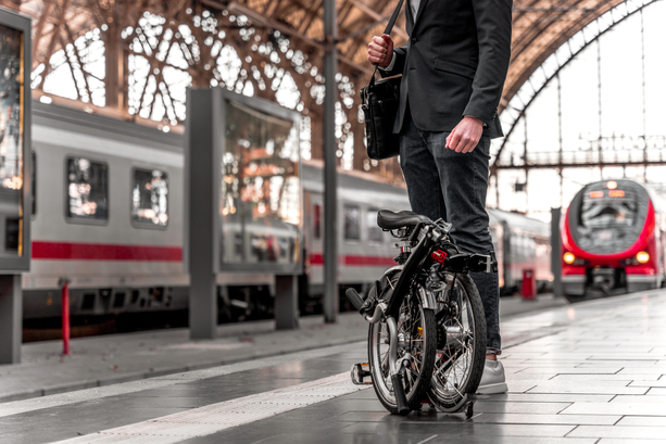 Bild vergrößern: Kooperation von Deutsche Bahn und Brompton - Faltrad im Abo