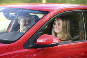 Begleitetes Fahren mit 17 - Weniger Unfallrisiko und geringere Versicherungsbeiträge
