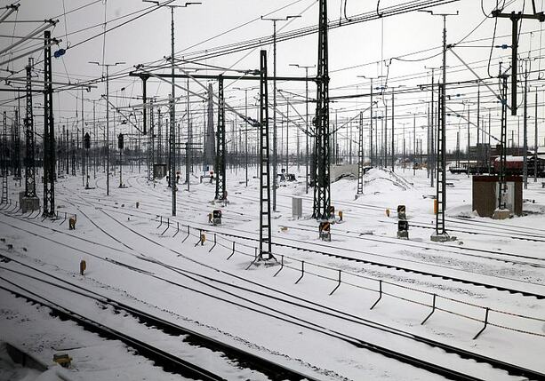 Bild vergrößern: Bahnverkehr in Süddeutschland stark beeinträchtigt
