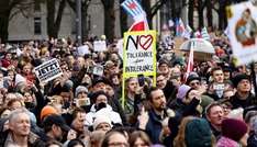 Erneut zehntausende Teilnehmer bei Demonstrationen gegen Rechtsextremismus