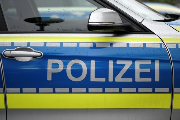 Bild vergrößern: 13 Festnahmen bei Razzia in Bahnhofsviertel von Frankfurt am Main