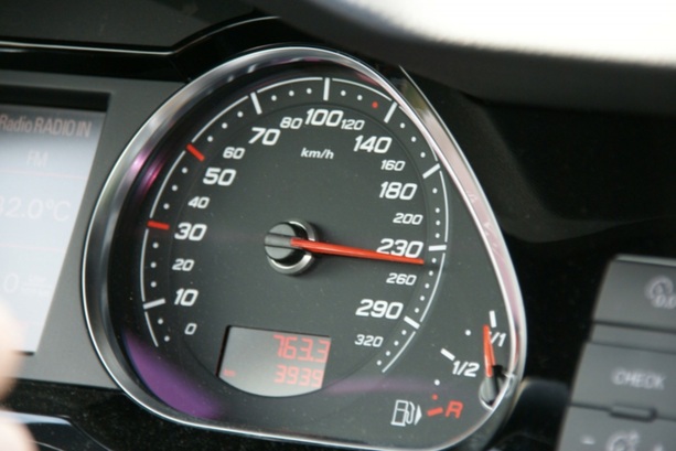 Bild vergr&ouml;&szlig;ern: Neue Regeln in Österreich   - Auto weg bei Tempo-Verstoß 